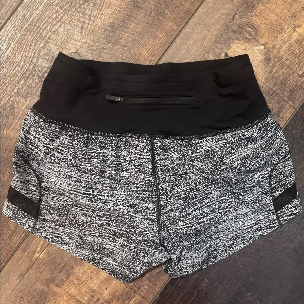 lululemon Pace Perfect Shorts 3” | Black & White | Size 4 ✨
